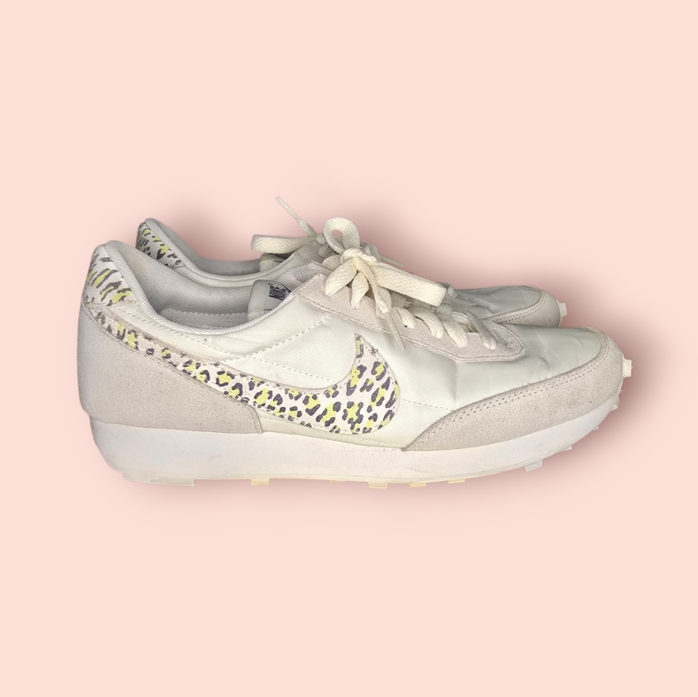 Nike DayBreak SE Women's Sneakers Size 9 Leopard Print Sail Retro Running Shoes